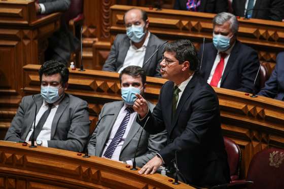 Primeiro dia dos deputados da XV Legislatura na Assembleia da Rep&Atilde;&ordm;blica. Leitura do Relat&Atilde;&sup3;rio da Comiss&Atilde;&pound;o Eventual de Verifica&Atilde;&sect;&Atilde;&pound;o de Poderes dos Deputados Eleitos e Elei&Atilde;&sect;&Atilde;&pound;o do presidente da Assembleia da Rep&Atilde;&ordm;blica. Eurico Brilhante Dias, l&Atilde;&shy;der da bancada do PS Lisboa, 29 de Mar&Atilde;&sect;o de 2022. FILIPE AMORIM/OBSERVADOR