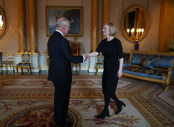 Liz Truss e Rei Carlos III