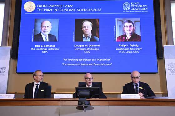 epa10234166 (L-R) Tore Ellingsen, Hans Ellegren and John Hassler members of the Royal Swedish Academy of Sciences announce the Sveriges Riksbank Prize in Economic Sciences in Memory of Alfred Nobel 2022, during a press conference at the Royal Swedish Academy of Sciences in Stockholm, Sweden, 10 October 2022. On the screen (L-R) Ben S. Bernanke (USA), Douglas W. Diamond (USA) and Philip H. Dybvig (USA) who are awarded Sweden's Riksbank Prize in Economic Science in memory of Alfred Nobel. EPA/ANDERS WIKLUND SWEDEN OUT