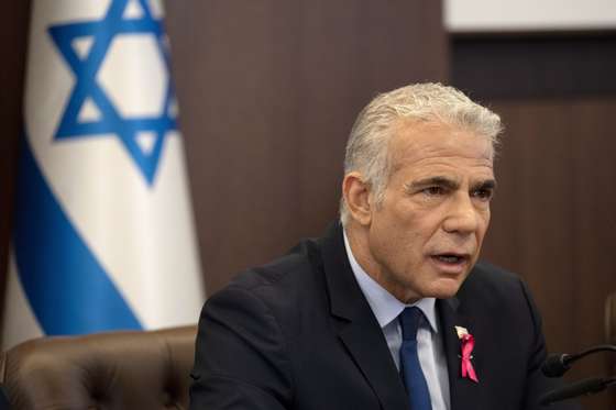 epa10219016 Israeli Prime Minister Yair Lapid gives an opening statement as he chairs the weekly cabinet meeting in Jerusalem, 02 October 2022.  EPA/Maya Alleruzzo / POOL