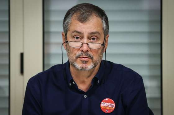 O secretÃ¡rio-geral da FENPROF, MÃ¡rio Nogueira, usa da palavra durante uma conferÃªncia de imprensa sobre "EducaÃ§Ã£o inclusiva: missÃ£o impossÃ­vel ou impossibilitada?", em Lisboa, 03 de novembro de 2022. RODRIGO ANTUNES/LUSA