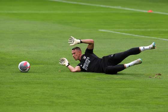 O guarda redes do Benfica Odysseas Vlachodimos durante o treino que antecede a final da SupertaÃ§a CÃ¢ndido de Oliveira, que serÃ¡ disputada entre o Benfica e o FC Porto, em Aveiro, no estÃ¡dio Municipal de Aveiro, 8 de agosto de 2023. ESTELA SILVA/LUSA