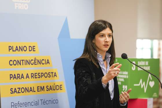 A diretora-geral da Sa&Atilde;&ordm;de, Rita S&Atilde;&iexcl; Machado, interv&Atilde;&copy;m na apresenta&Atilde;&sect;&Atilde;&pound;o do Referencial T&Atilde;&copy;cnico Inverno 2023/2024, no &Atilde;&cent;mbito da iniciativa &acirc;Inverno Seguro&acirc;, em Pombal, 24 de novembro de 2023. PAULO CUNHA/LUSA