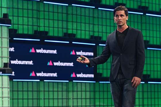 Vasco Pedro, CEO da Unbabel, na demonstra&Atilde;&sect;&Atilde;&pound;o do Halo na Web Summit 2023