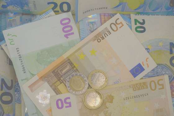 V&Atilde;&iexcl;rias notas de euros, dinheiro do sistema europeu, 25 de mar&Atilde;&sect;o de 2024. ANT&Atilde;NIO COTRIM/LUSA