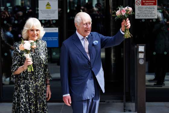 epa11309932 Britain's King Charles III and Queen Camilla wave at well-wishers and media after visiting the University College Hospital Macmillan Cancer Centre in London, Britain, 30 April 2024. This is the King's first public appointment following his cancer diagnosis. He will continue to receive treatment but his medical team have said they were pleased with his progress. EPA/TOLGA AKMEN