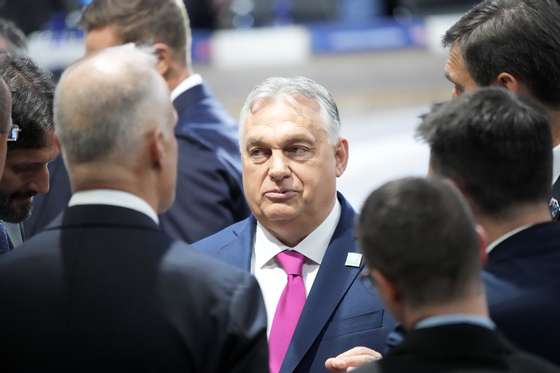 epa11472499 Prime Minister of Hungary Viktor Orban (C) in conversation prior to the beginning of Working Session II of the North Atlantic Treaty Organization (NATO) Summit at the Walter E. Washington Convention Center in Washington, DC, USA, 11 July 2024. The 75th Anniversary NATO Summit takes place in Washington, DC, from 09 to 11 July 2024. EPA/CHRIS KLEPONIS / POOL