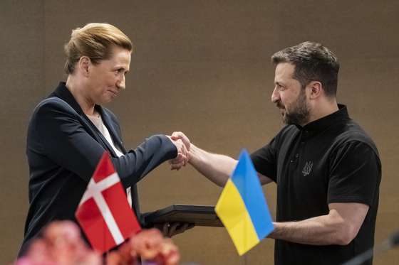 epa11414590 Ukrainian President Volodymyr Zelensky (R) awards the Order of Freedom of Ukraine to Prime Minister of Denmark Mette Frederiksen ahead of their bilateral meeting during the Summit on peace in Ukraine in Stansstad near Lucerne, Switzerland, 16 June 2024. International heads of state gather on 15 and 16 June at the Buergenstock Resort in central Switzerland for the two-day Summit on Peace in Ukraine.  EPA/ALESSANDRO DELLA VALLE / POOL EDITORIAL USE ONLY