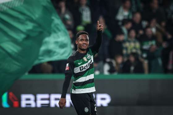 epa11798003 Sporting's Geny Catamo celebrates after scoring the 1-0 goal during the Liga Portugal soccer match between Sporting CP and SL Benfica held at Alavalade Stadium, Lisbon, Portugal, 29 December 2024. EPA/MIGUEL A. LOPES
