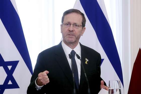 epa12284408 Israeli President Isaac Herzog speaks during a press conference after a meeting with the Latvian president as part of his official visit to Riga, Latvia, 05 August 2025.  EPA/TOMS KALNINS