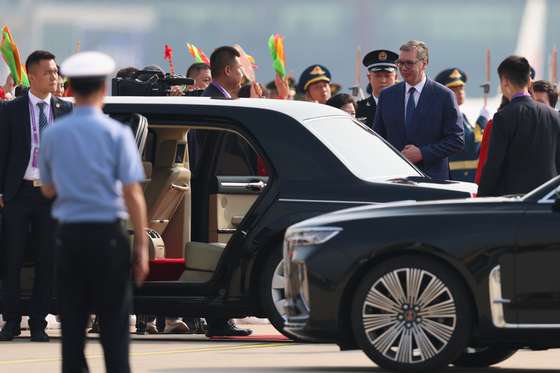 epa12344683 President of Serbia Aleksandar Vucic (2-R) arrives at the Beijing Capital International Airport in Beijing, China, 02 September 2025. At the invitation of Chinese President Xi Jinping, 26 foreign heads of state and government will attend a military parade commemorating the 80th anniversary of the end of World War II and Japan's surrender. EPA/Lintao Zhang / POOL