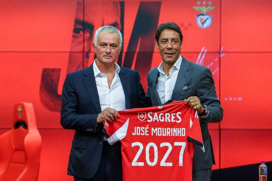 Jose Mourinho (L) and SL Benfica president  Rui Costa (R) hold a jersey with the name of the new team head coach at Benfica's Academy in Seixal, Portugal, 18 September 2025. Mourinho is the new head coach at SL Benfica until 2027. JOS&Atilde; SENA GOUL&Atilde;O/LUSA