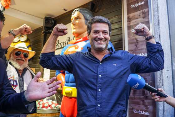 O presidente do Chega, Andr&Atilde;&copy; Ventura numa a&Atilde;&sect;&Atilde;&pound;o de campanha para as elei&Atilde;&sect;&Atilde;&micro;es aut&Atilde;&iexcl;rquicas de dia 12 de outubro, esta manh&Atilde;&pound; em Braga, 10 de outubro de 2025. MIGUEL A. LOPES/LUSA