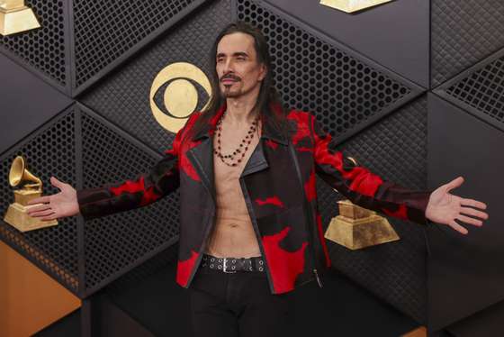 epa12699063 Portuguese-US guitarist Nuno Bettencourt arrives on the red carpet for the 68th annual Grammy Awards ceremony at Crypto.com Arena in Los Angeles, California, USA, 01 February 2026. EPA/JILL CONNELLY