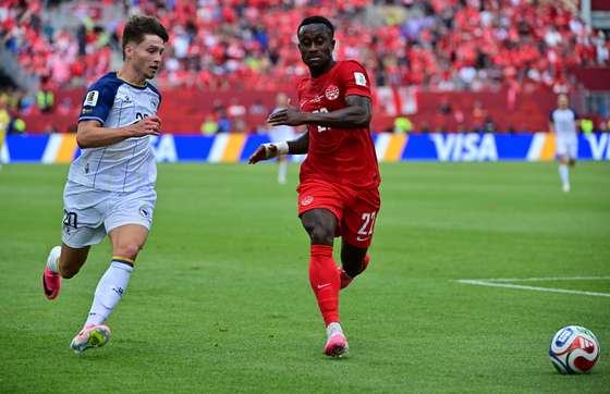 epa13033388 Richie Laryea of Canada (R) and Esmir Bajraktarevic of Bosnia and Herzegovina in action during the FIFA World Cup 2026 group stage match Canada against Bosnia and Herzegovina, in Toronto, Canada, 12 June 2026. EPA/EDUARDO LIMA