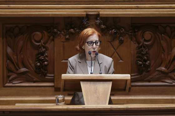 A ministra do Ambiente, Maria da Gra&Atilde;&sect;a Carvalho, interv&Atilde;&copy;m durante o debate de urg&Atilde;&ordf;ncia, requerido pelo grupo parlamentar do PS, sobre "Custo de vida", na sess&Atilde;&pound;o plen&Atilde;&iexcl;ria, na Assembleia da Rep&Atilde;&ordm;blica, em Lisboa, 18 de setembro de 2026. ANT&Atilde;NIO PEDRO SANTOS/LUSA