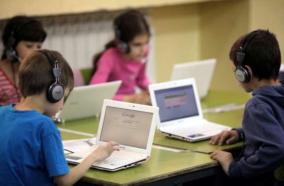 Israeli school kids with computers in Jerusalem