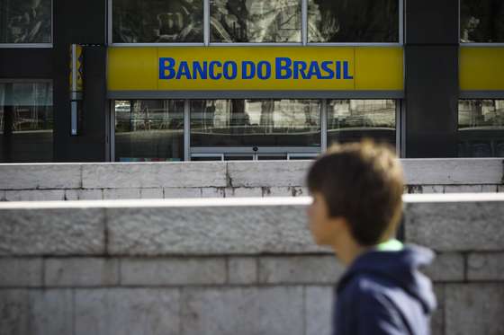 Economia, Neg&Atilde;&sup3;cios e Finan&Atilde;&sect;as, Pol&Atilde;&shy;tica, contabilidade e auditoria, banco central