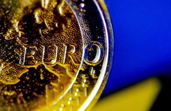 EU finance ministers up pressure on Greece over reforms