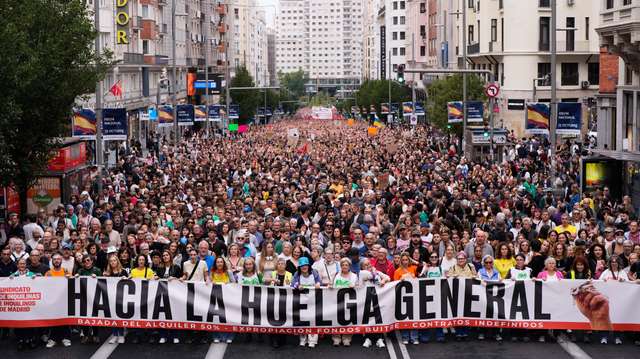 epa13278369 Protesters participate in a demonstration calling for the authorities to address the ongoing housing problems, in Madrid, Spain, 03 October 2026, a day after housing decrees introduced by the Spanish government to tackle the country's housing affordability crisis failed to pass in the Lower Chamber of Parliament. The nationwide protests against the ongoing housing crisis were sparked by the eviction of an 87-year-old woman from her rental home after 70 years on 23 September 2026.  EPA/Borja Sanchez-Trillo