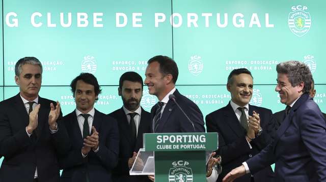 O presidente do Sporting Clube de Portugal (SCP), Frederico Varandas (C), durante a cerimónia de tomada de posse dos órgãos sociais do Sporting, eleitos para o quadriénio 2026-2030, em Lisboa, 18 de março de 2026. ANTÓNIO COTRIM/LUSA
