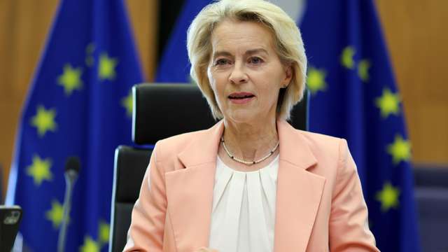 epa13224405 European Commission President Ursula von der Leyen attends the weekly meeting of the College of Commissioners at the European Commission in Brussels, Belgium, 09 September 2026. The College is expected to discuss the Affordable Housing Act, the Public Procurement Act, the European Innovation Act, and a package on the EU's outermost regions.  EPA/OLIVIER HOSLET
