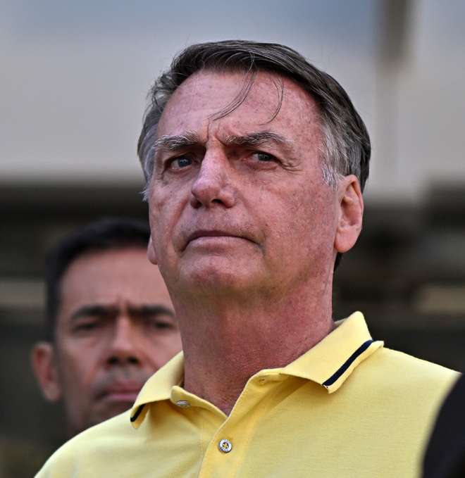epa12305152 Former Brazilian president Jair Bolsonaro (R) leaves a branch of the DF Star hospital services in Brasilia, Brazil, 16 August 2025. Bolsonaro, who is under house arrest while being tried for attempting a coup, left the residence where he is confined two weeks ago to undergo a series of medical examinations at a hospital, authorized by the Supreme Court.  EPA/ANDRE BORGES