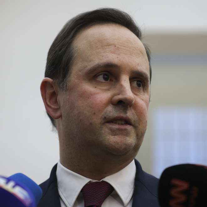 O ministro das Finanças, Fernando Medina, fala aos jornalistas durante uma conferência no Ministério das Finanças, Lisboa, 19 de janeiro de 2023. O ministro das Finanças, Fernando Medina, disse hoje que pediu para ser ouvido no âmbito do processo que motivou na terça-feira a realização de buscas na Câmara de Lisboa, embora desconheça “em absoluto” a investigação em curso. CARLOS M. ALMEIDA/LUSA
