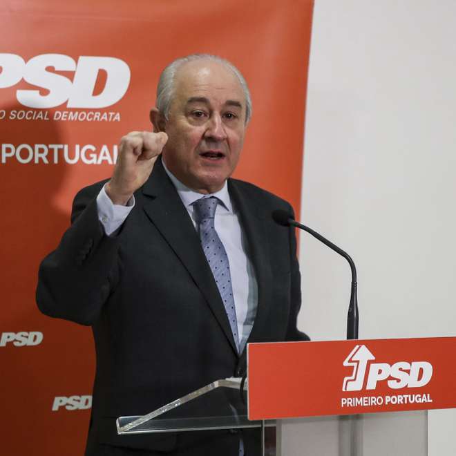 O atual presidente e candidato a presidente do Partido Social Democrata (PSD), Rui Rio, fala aos jornalistas no final do Conselho Nacional extraordinário do partido para análise da situação política decorrente da não aprovação do Orçamento do Estado para 2022 e da dissolução da Assembleia da República, e alteração ao “Regulamento da Eleição do Presidente da Comissão Política Nacional e do 39.° Congresso Nacional” e respetivo cronograma, no Centro Congressos, em Aveiro, 07 de novembro de 2021. PAULO NOVAIS/LUSA