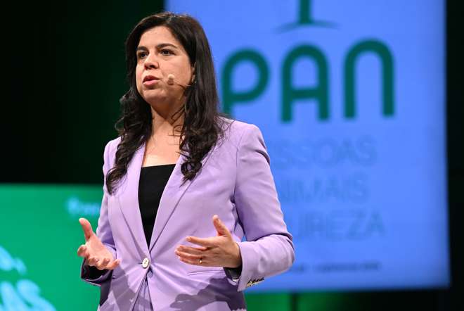 A porta-voz do partido Pessoas - Animais - Natureza (PAN), Inês Sousa Real,  na apresentação do programa eleitoral do PAN para as Eleições Legislativas 2024, Porto. 17 de fevereiro de 2024. FERNANDO VELUDO/LUSA