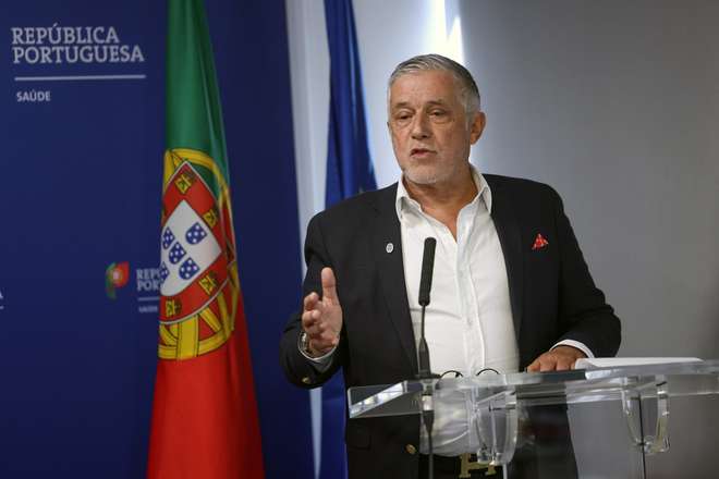 O presidente da Comissão Nacional da Saúde da Mulher, da Criança e do Adolescente, Alberto Caldas Afonso, intervém na conferência de imprensa para apresentação do Plano de Reorganização para as Urgências de Obstetrícia e Ginecologia e de Pediatria, em Lisboa, 22 de outubro de 2024. ANTÓNIO COTRIM/LUSA