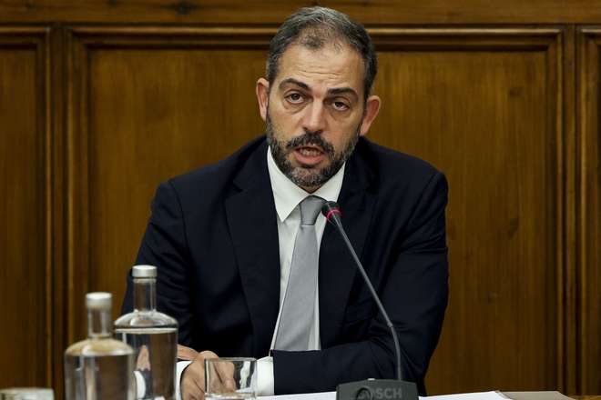 O ministro do Ambiente e da Ação Climática, Duarte Cordeiro, fala perante a Comissão de Economia, Obras Públicas, Planeamento e Habitação, na Assembleia da República em Lisboa, 25 de outubro de 2023. TIAGO PETINGA/LUSA