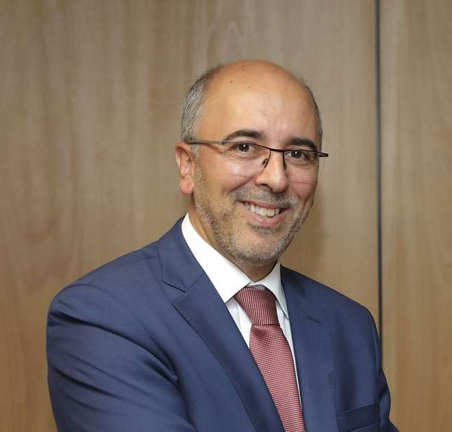 O presidente da Lusa-Agência de Notícias de Portugal, Nicolau Santos (D) e o presidente da Fundação AEP Luís Miguel Ribeiro (E) durante a assinatura de um protocolo entre as duas entidades sobre o projeto Rede Global da Diáspora. Lisboa, 27 de junho de 2019. MIGUEL A. LOPES/LUSA