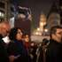 Populares participam na concentração pelo direito à habitação na Praça D. João I no Porto, 22 de outubro de 2026. O protesto pelo direito à habitação e contra o aumento do custo de vida em Portugal teve início na cidade do Porto, no dia 10 deste mês, e estendeu-se posteriormente a Lisboa e a várias outras cidades portuguesas. JOSÉ COELHO/LUSA