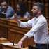 O deputado do Bloco de Esquerda (BE), Fabian Figueiredo, intervém durante o debate de urgência, requerido pelo PCP, sobre “Exames Nacionais”, na Assembleia da República, em Lisboa, 17 de julho de 2026. MIGUEL A. LOPES/LUSA