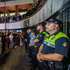 Os manifestantes que protestam contra os preços na habitação voltaram a montar tendas de campismo na praça de D. João I, Porto, 14 de outubro de 2026. Os manifestantes reunidos pela habitação, na Praça D. João I desde sábado, fazem-no “não como uma escolha de lazer, ou de campismo, mas como ato de desespero político”. PEDRO GRANADEIRO/LUSA
