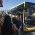 Utentes da Carris Metropolitana apanham um autocarro no interface de transportes da Praça do Brasil, Setúbal, 18 de julho de 2023. A entidade gestora Transportes Metropolitanos de Lisboa (TML) diz que houve uma “melhoria do serviço” da Carris Metropolitana na Península de Setúbal, avaliação também feita pelos utentes, que apontam, no entanto, situações de incumprimento de horários. (ACOMPANHA TEXTO DE 20-07-2023) RUI MINDERICO/LUSA