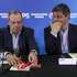 O presidente do Partido Socialista, Carlos César (E) conversa com o lider parlamentar do partido, Eurico Brilhante Dias (D) no inicio dos trabalhos da reunião da Comissão Nacional em Lisboa, 19 de abril de 2026. TIAGO PETINGA/LUSA