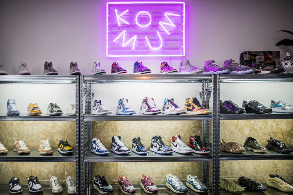 Reportagem na loja de streetwear e ténis “Komum”, que conta com as peças de Branko, Dino d’Santiago e Jar. Lisboa, 11 de Fevereiro de 2022. FILIPE AMORIM/OBSERVADOR