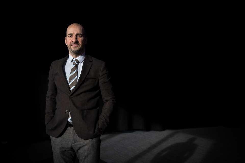 Conferência sobre o Futuro da Europa (COFOE) em Maastricht: Entrevista a Alexandros Karides, um observador da COFOE. Trabalha diretamente para o Parlamento Europeu e para a sua delegação de membros, que se encontravam no planário da conferência. 11, 12 e 13 de Fevereiro de 2022 Países Baixos, Maastricht TOMÁS SILVA/OBSERVADOR