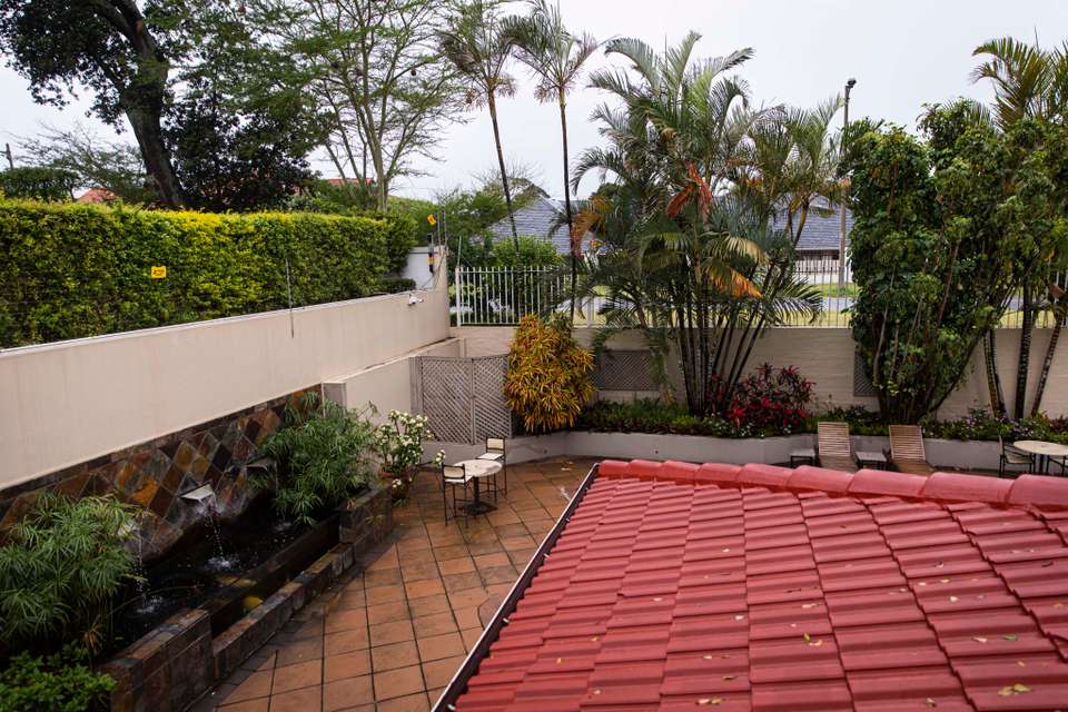 Guest house de luxo onde João Rendeiro foi detido, chama-se Forest Manor e fica no subúrbio de La Lucia da cidade de Durban, na África do Sul. O ex-banqueiro João Rendeiro foi preso no dia 11 de dezembro, num hotel em Durban, na província sul-africana do KwaZulu-Natal, numa operação que resultou da cooperação entre as polícias portuguesa, angolana e sul-africana. Durban, África do Sul, 17 de dezembro de 2021. JOÃO PORFÍRIO/OBSERVADOR