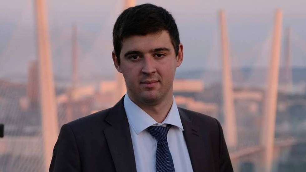 A escolha da fuga de Viktor Kamenshchikov não foi por acaso, uma vez que, alegadamente, o político regional tem um filho nos Estados Unidos