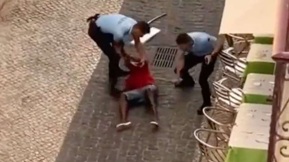 Imagens das agressões circulam nas redes sociais