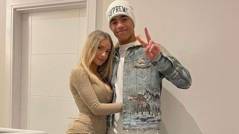 Pouco depois de os ter partilhado, Harriet Robson apagou todos os vídeos e fotografias em que surgia a acusar Mason Greenwood