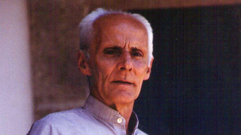 Mário Cesariny de Vasconcelos, poeta surrealista, nasceu em Lisboa no ano de 1923 e morreu em 2006