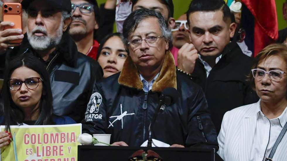 epa12635268 Colombian President Gustavo Petro delivers a speech in Plaza de Bolivar in Bogota, Colombia, 07 January 2026. Petro and his US President Donald Trump, spoke on the phone for the first time on 07 January amid escalating verbal tensions between the two leaders.  EPA/Carlos Ortega