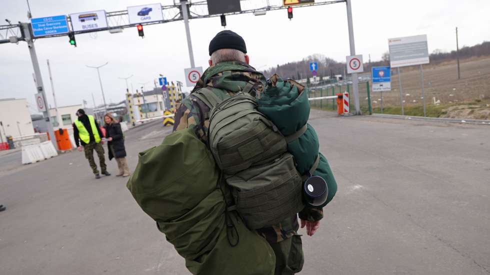 International Volunteers Take Up Arms And Head To Ukraine To Bolster Its Defense