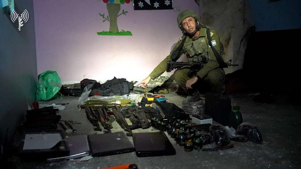 Daniel Hagari, porta-voz do exército israelita, é o protagonista do vídeo