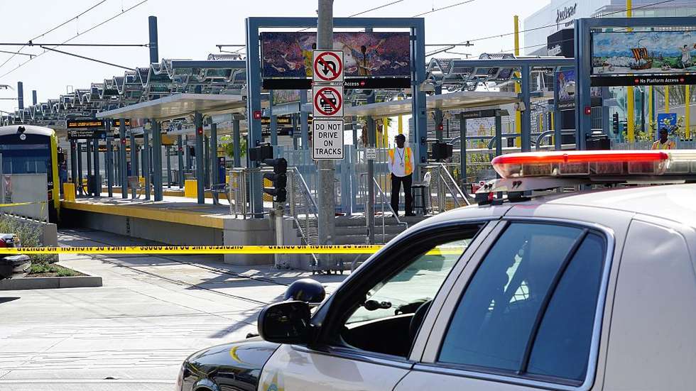 Man shot after trying to stab police officers in Los Angeles