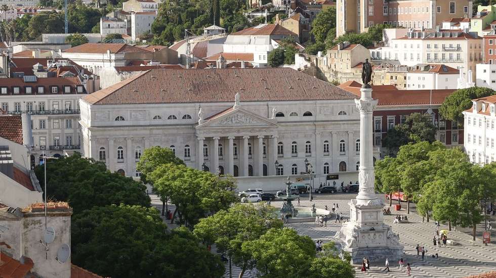 Praça do Rossio, em Lisboa, 18 de julho de 2025. Calçada portuguesa. Turismo. D. Pedro IV. Baixa pombalina. Teatro Nacional D. Maria II. ANTÓNIO PEDRO SANTOS/LUSA